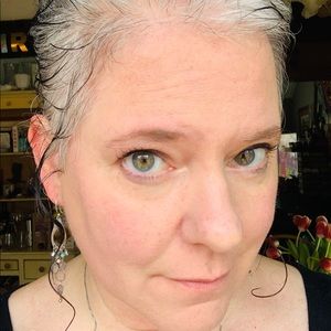 Meet your Posher, Leona